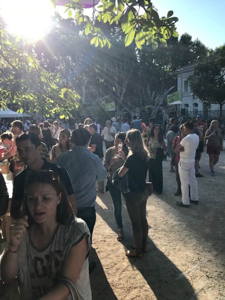 SParry2017's tweet photo. J'étais hier soir aux estivales des Compagnons des Côtes du Rhône #vignoble #convivialité #avignon 
#MajoritépourlaFrrance https://t.co/hQLYbVOVUO
