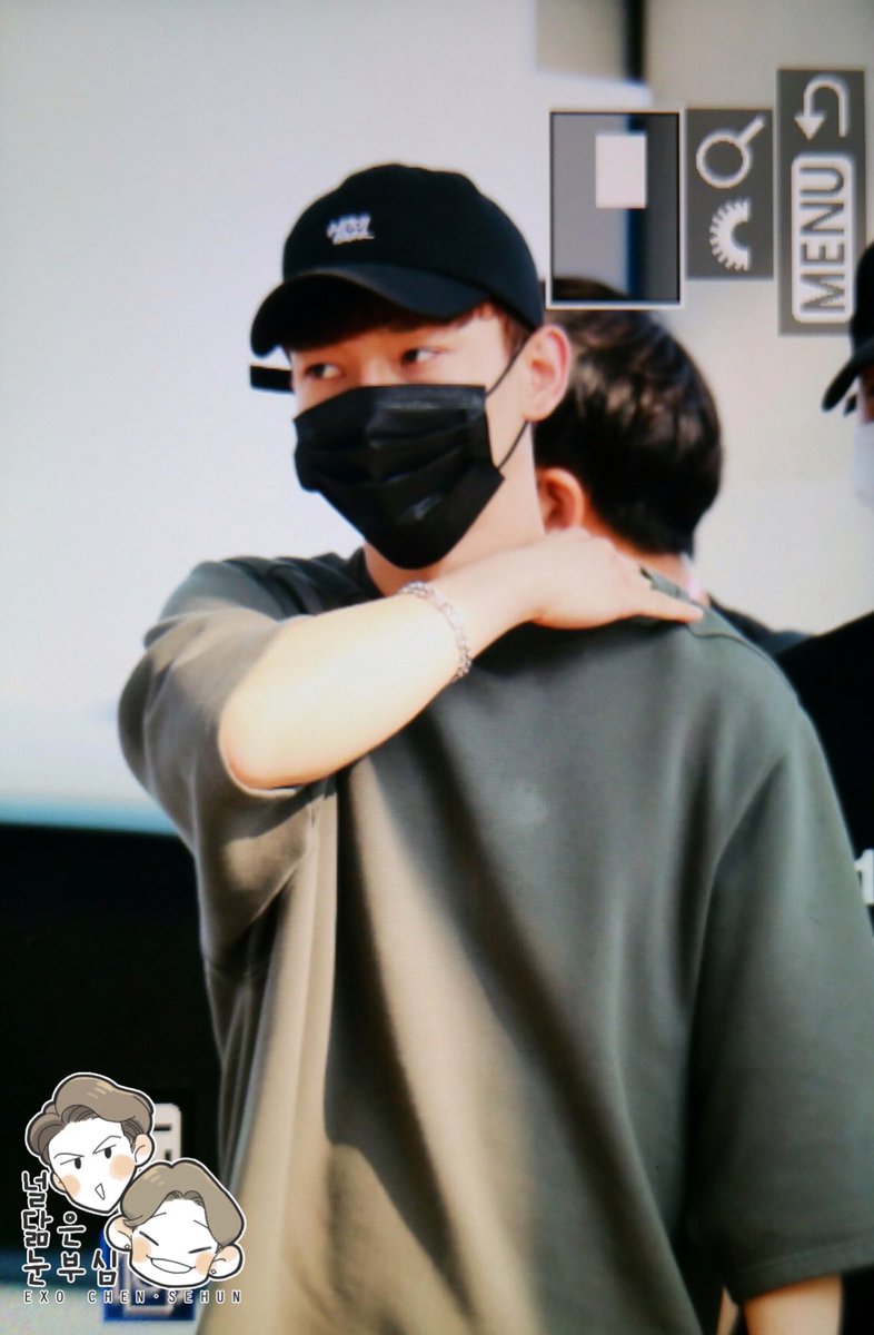 dazzling_921412's tweet photo. [Preview] 170609 ICN #CHEN #첸 #종대
날씨도 좋고 바람도 선선하고 종대는 멋있고❤️ https://t.co/qev9aCrGTD
