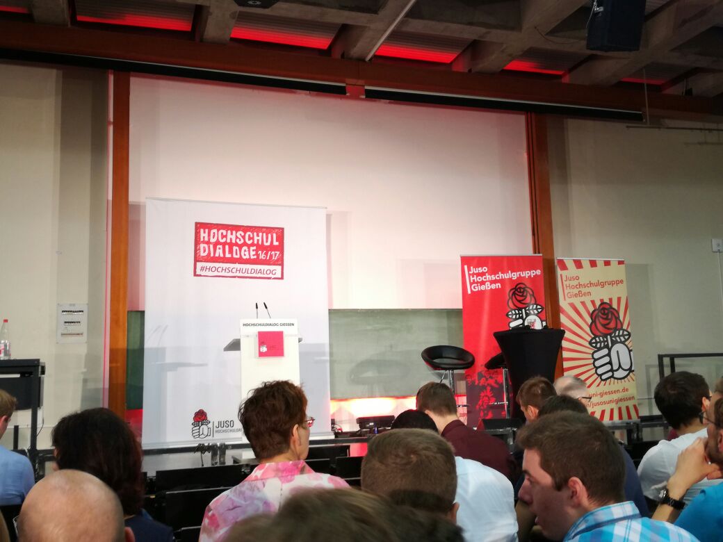 Heute sind einige von uns sind bei den <a href="/JusosUniGiessen/">Juso HSG Gießen</a> beim #Hochschuldialog mit <a href="/MartinSchulz/">Martin Schulz</a>!
#jusos #jusohsgmarburg #ontour #giessen