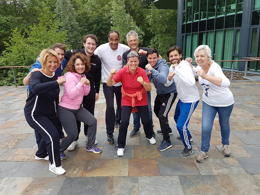 Gisteren hadden onze collega's een boksclinic van Arnold Vanderleyde. Wat zien ze er stoer uit! #gelukwerkt #sporten