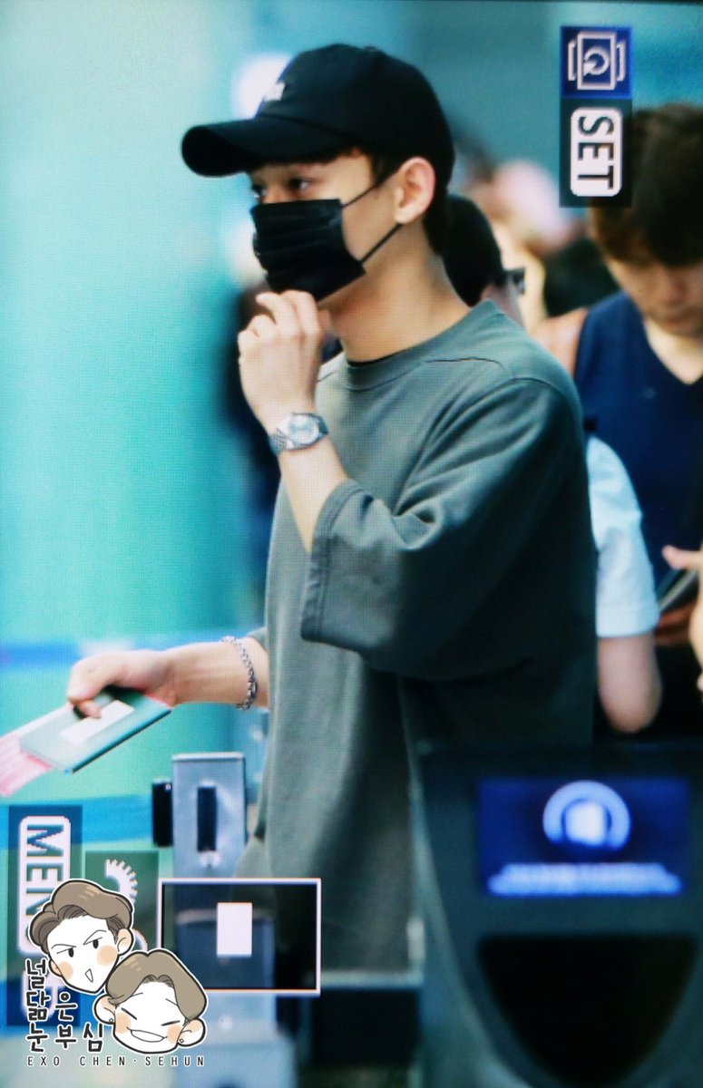 [Preview] 170609 ICN #CHEN #첸 #종대
백현이가 뭔가 주워줬는데 저게 뭐지이👀 코끼리 모양....🐘?? 종대야 내일 방콕에서 만나🖐🏻💕