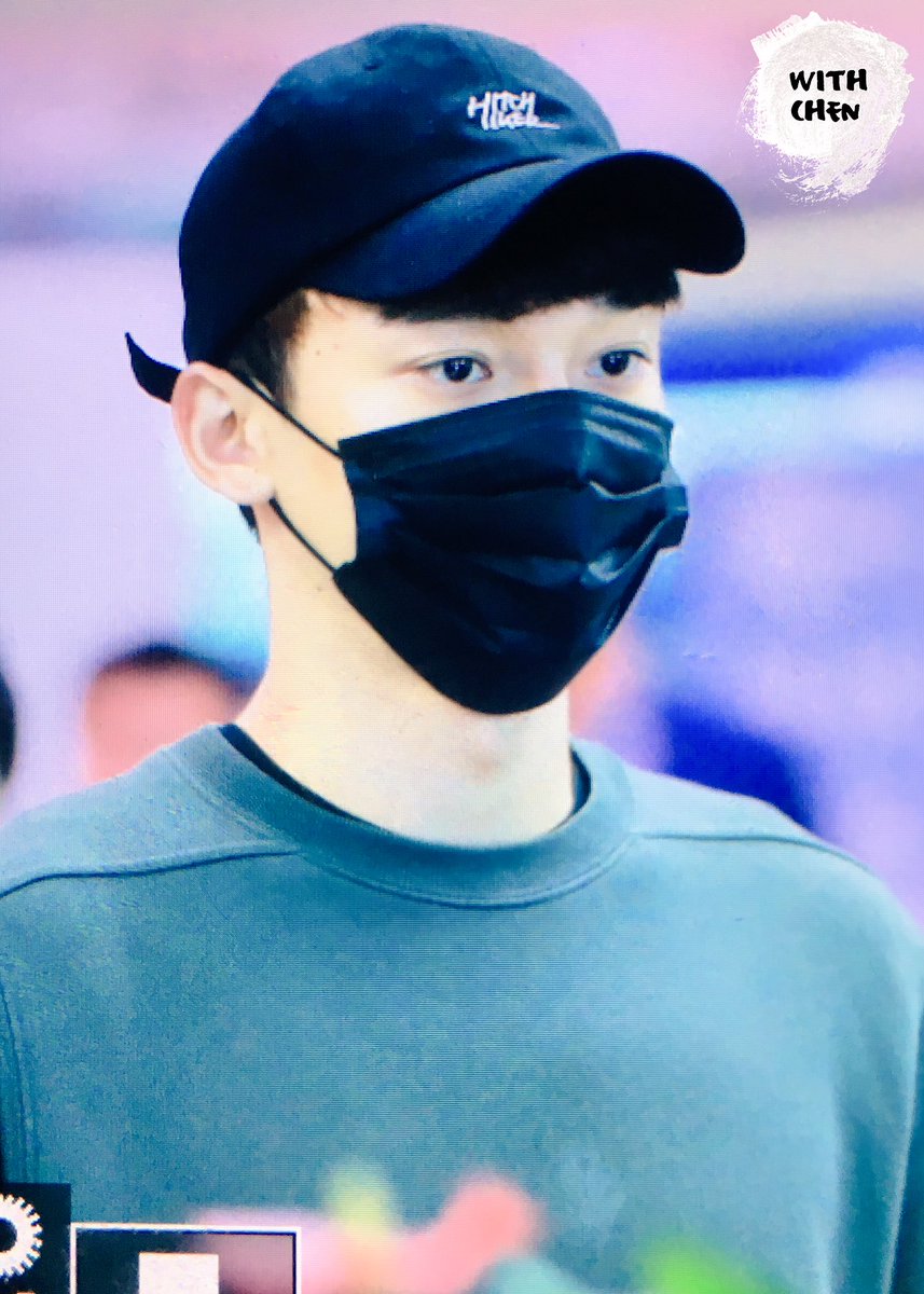 WITH_CHEN's tweet photo. 170609 인천공항 #종대 #CHEN 동글동글 😍 https://t.co/sbcdigHQQ5