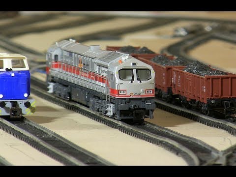 ModelTrainsHQ's tweet photo. #modelrailways TT scale model trains 022: Mehano Blue Tiger II  and Tillig TRAXX BR 285 - https://t.co/IVEVS9xlAw #RT #Retweet https://t.co/mrhi6xDtlJ