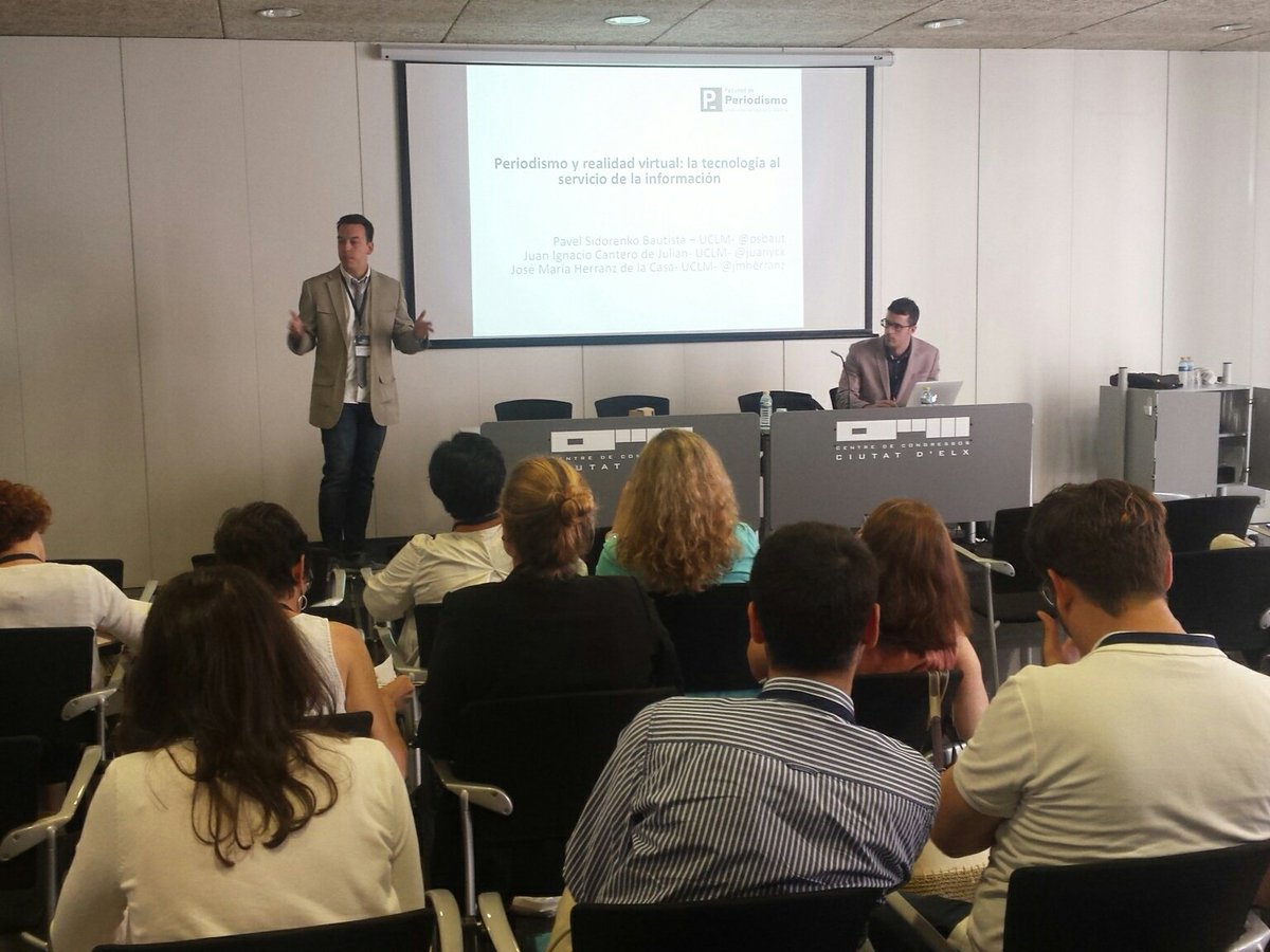 PeriodismoUMH's tweet photo. En la sala 1 se presenta una #comunicacion sobre periodismo y realidad #virtual #SEPUMH https://t.co/hUYLGWR9tz