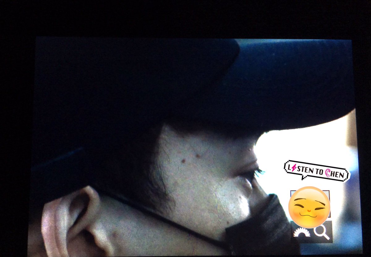 ListenToChen's tweet photo. 170608 인천공항 #첸 #종대 #chen 
안녕~~잘 다녀와용😍😍 https://t.co/XNPk5pv0Mq
