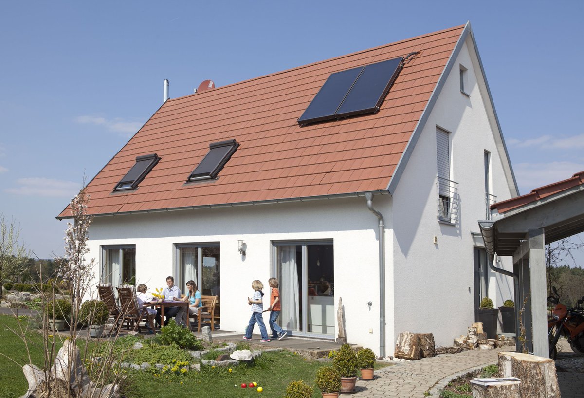 VdZ (@vdzev) on Twitter photo #intelligentheizen Tipp: Putzaktion auf dem Dach - Glänzende Aussichten für die Solarthermieanlage bit.ly/2sJVCcc #intelligentheizen Tipp: Putzaktion auf dem Dach - Glänzende Aussichten für die Solarthermieanlage bit.ly/2sJVCcc