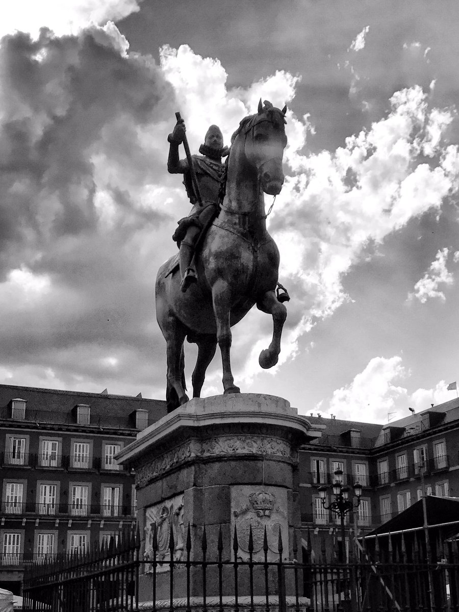 ImagesLimitless's tweet photo. Felipe III statuate of 1616 - Plaza Mayor, Madrid, Spain. Taken on iphone #500px #500pxrtg #madrid #iphonephotography #ukpotd #spain #statue https://t.co/2rJFFmn3lO