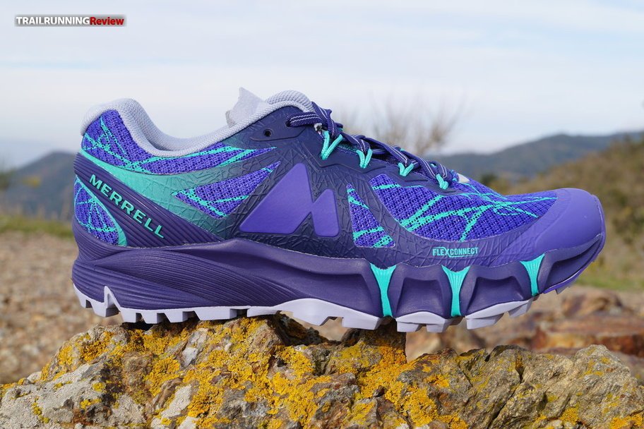 MerrellSpain's tweet photo. Aquí la consideradad una de las mejores zapatillas ultreras del 2017 por @trailrunningrvw! Nuestra #AGILITYPEAKFLEX! https://t.co/Mlin7bAfsD https://t.co/TPapAeEaKk
