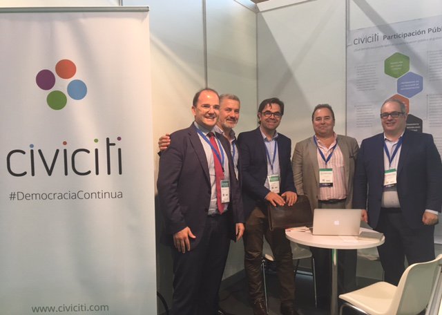 Antolín Bueno Jorge, los compañeros de @OpenFuture_ y el concejal del Cabildo de Gran Canaria visitan Civiciti