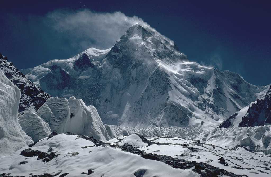 BaseCampMag's tweet photo. Editor's Note: K22017 #K2 #K22017 #K2017 #MOUNTAINEERING #IceClimbing #FredrikStrang https://t.co/mOUg44u4XJ https://t.co/fE82vJgts3