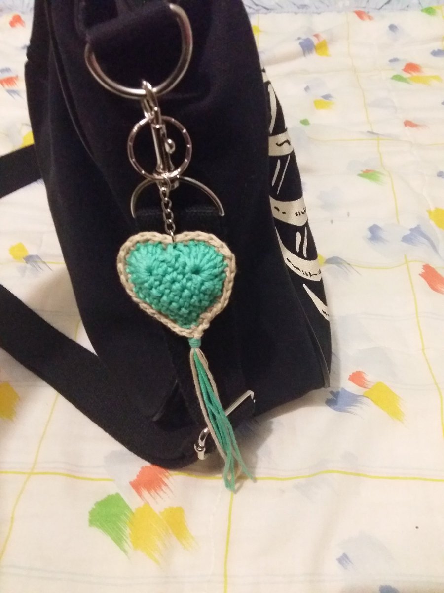 mi_cajonverde's tweet photo. Corazón amigurumi para llevarlo a todos los lados 😁 https://t.co/hdIo4Zsgqp #crochet #handmade #love #vintage #etsystore #Amigurumi https://t.co/BBNkOSAFHk