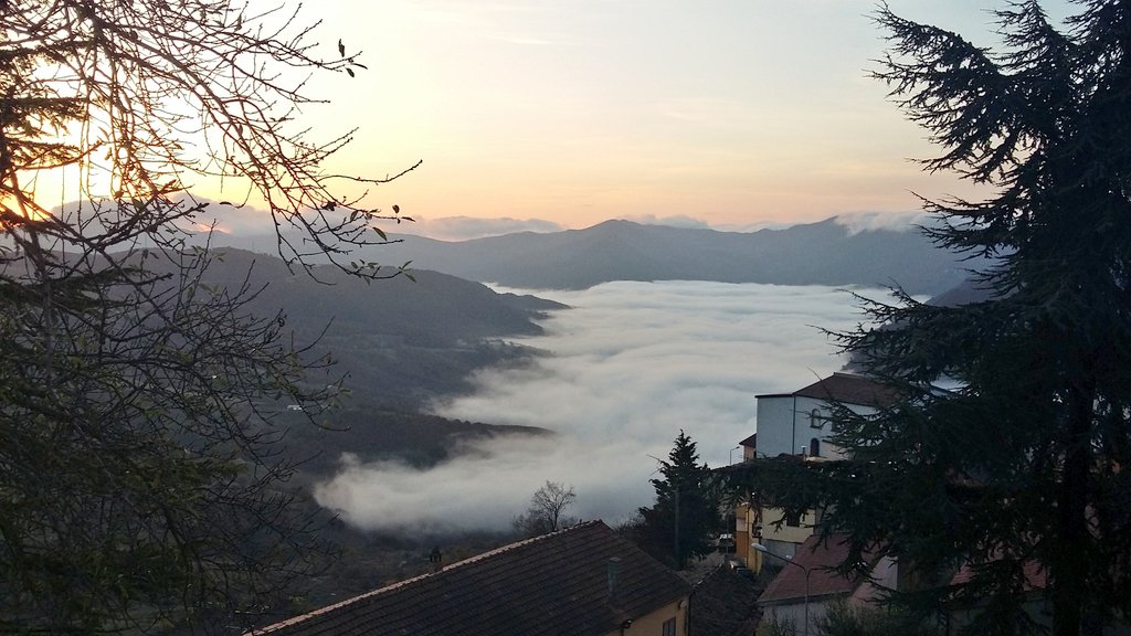 Lubene9's tweet photo. "È l’incertezza che affascina. La nebbia rende le cose meravigliose."(Oscar Wilde)@italia @Basilicata_Tur @MiBACT https://t.co/RtRYhhOxPM
