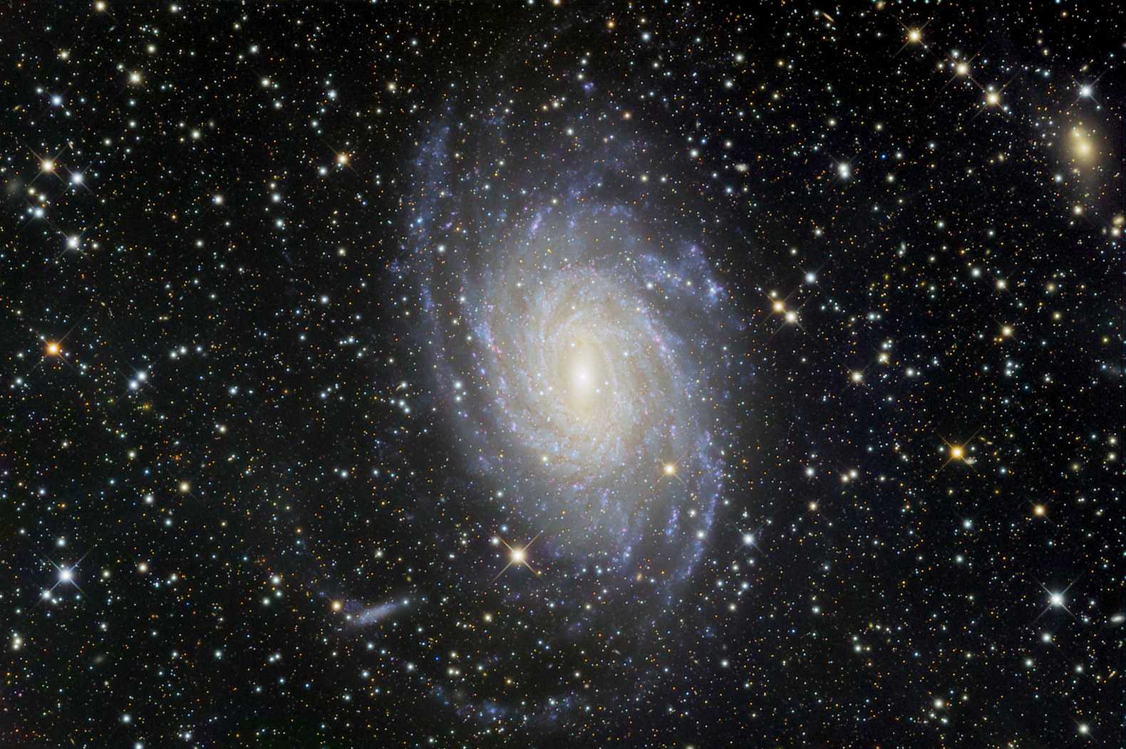 Спиральная Галактика NGC 6744