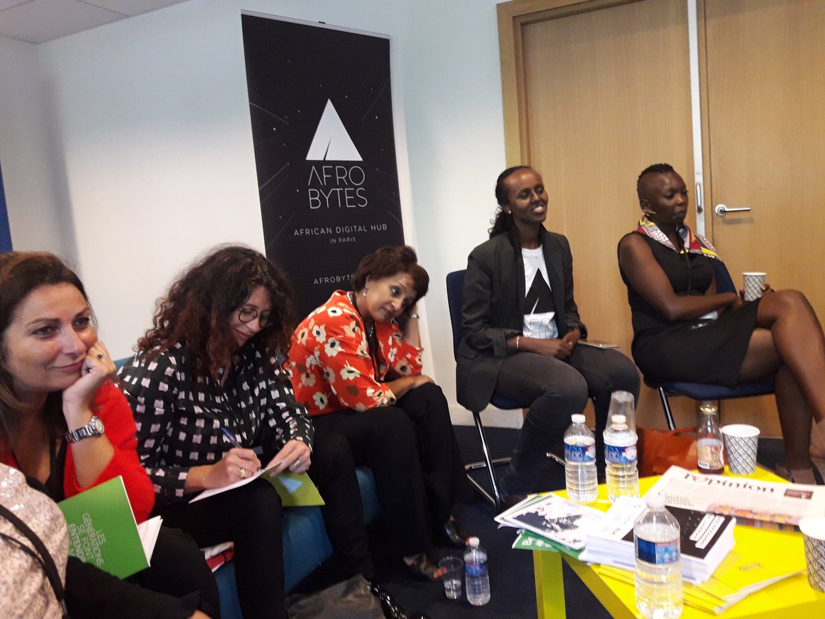 EmpowHer_Nt's tweet photo. A room full of talented women brought together by @HaweyaM ! #WomenNetworks #WomenInTech #WomenInBusiness #AfroBytes2017 #EmpowHerNetwork https://t.co/mEN9NalaA0