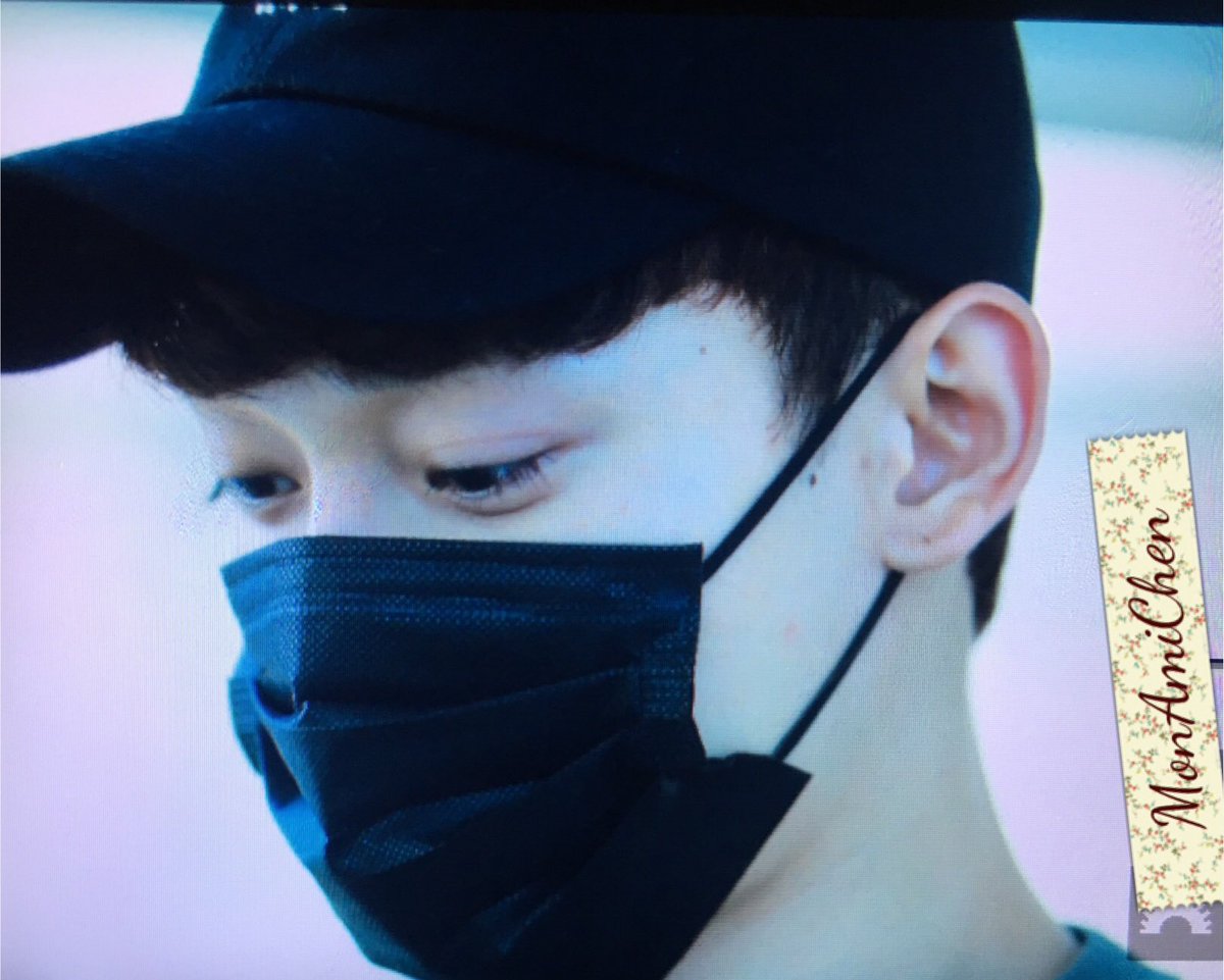 MonAmiChen's tweet photo. 170609 ICN 출국 #CHEN #종대 ✈✈✈ https://t.co/U6kOoHlAtU