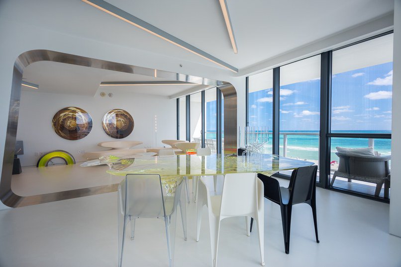 Gracious_Luxury's tweet photo. Zaha Hadid's Miami Beach House is now on the market for $10 Million, see it here- https://t.co/h7jxcqEwWM

#InteriorDesign #ZahaHadid https://t.co/o0qLZHU275