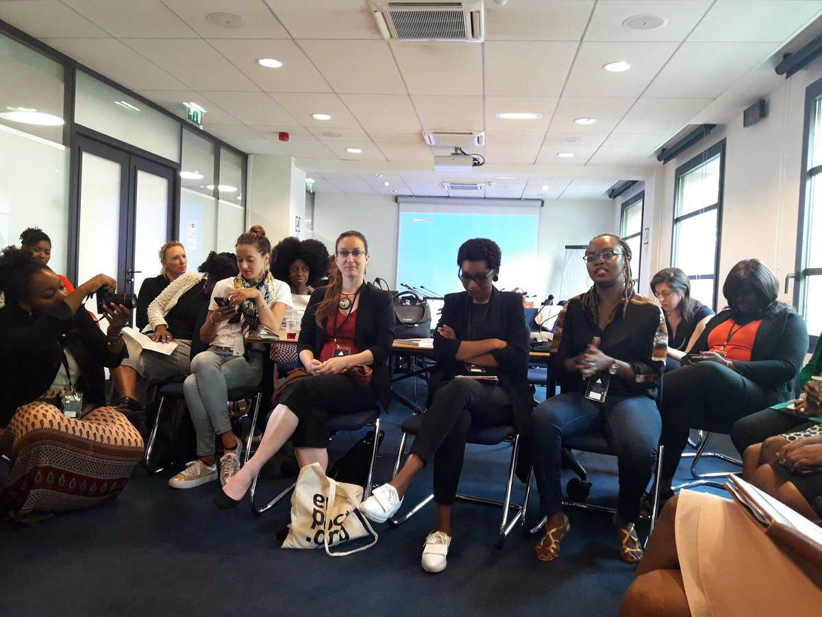 EmpowHer_Nt's tweet photo. A room full of talented women brought together by @HaweyaM ! #WomenNetworks #WomenInTech #WomenInBusiness #AfroBytes2017 #EmpowHerNetwork https://t.co/mEN9NalaA0