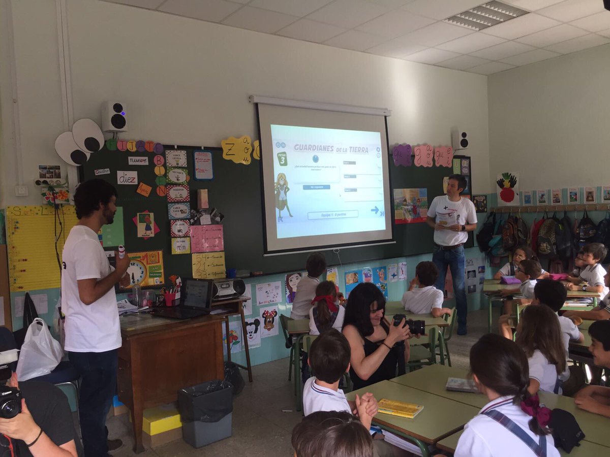 loretocolegio's tweet photo. Gracias a  #VoluntariosACCIONA    por venir a nuestro colegio a enseñarnos la importancia de cuidar nuestro planeta. @ACCIONA https://t.co/VqiBqrGF2t