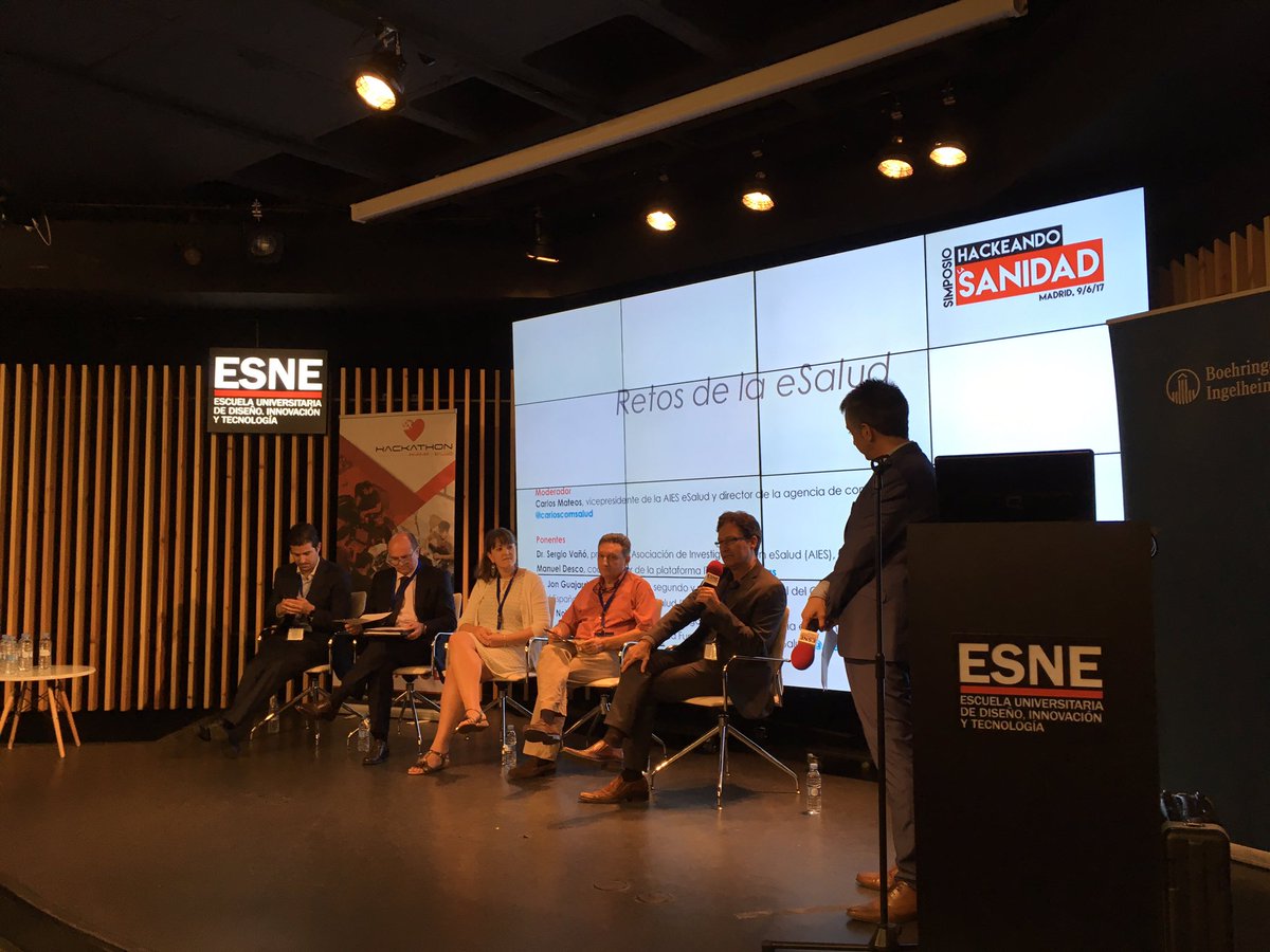 Disfrutando y aprendiendo en el #hackatonsalud con <a href="/jon_guajardo/">jon guajardo</a> <a href="/SergioVanoG/">Dr. Sergio Vañó</a> y <a href="/ArenasKray/">Carlos Alberto Arenas</a> entre otros #esalud