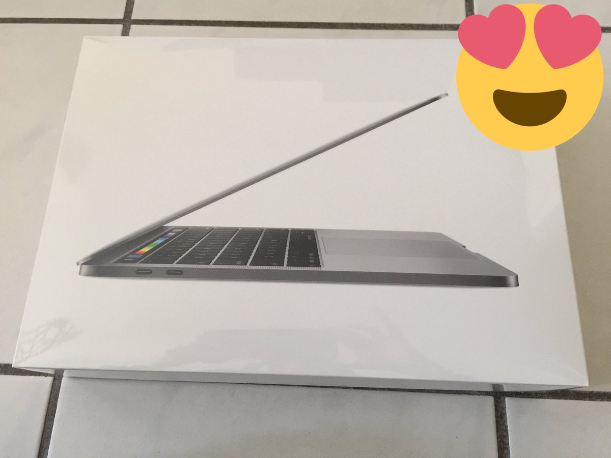evyceline's tweet image. Bienvenu à la maison #MacBookPro2017 ❤️@elie06 @TEDDY_A_N @ericV5757 @Muhammed91000 @fanchy56 @benjaminvincent @vitostech #Apple