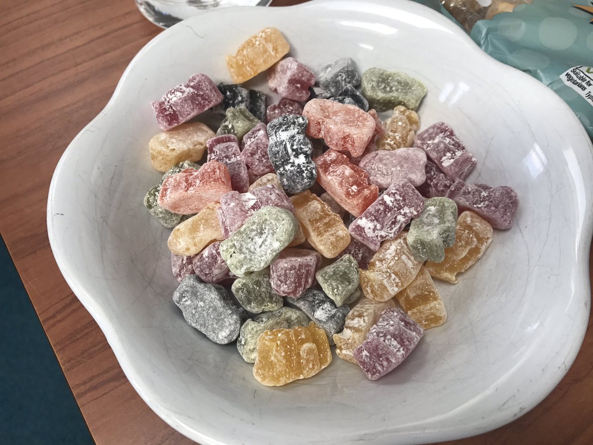 Rachel_Benn_'s tweet image. All set for our #BabyandToddler takeover day at #HunsletLibrary #goodybags #Everybunnydance #jellybabies #NationalBookstartWeek 👶🍼📖