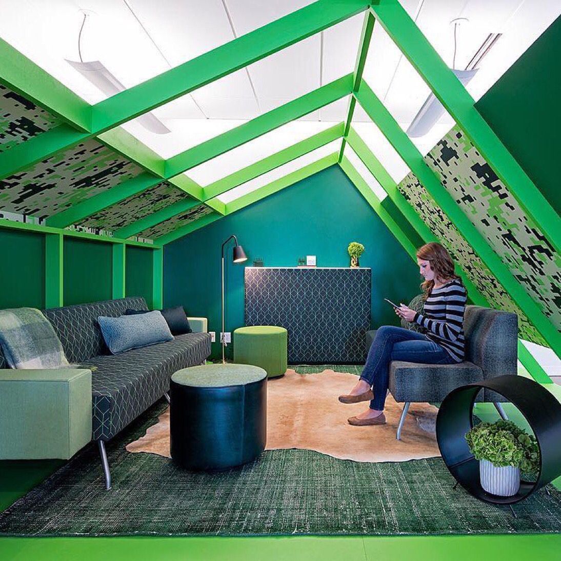 DesignApplause's tweet photo. #fbf Pam Light ➕ John Duffy’s cabin theme  @kimballoffice #neocon2016 https://t.co/SHKqn0yMMt