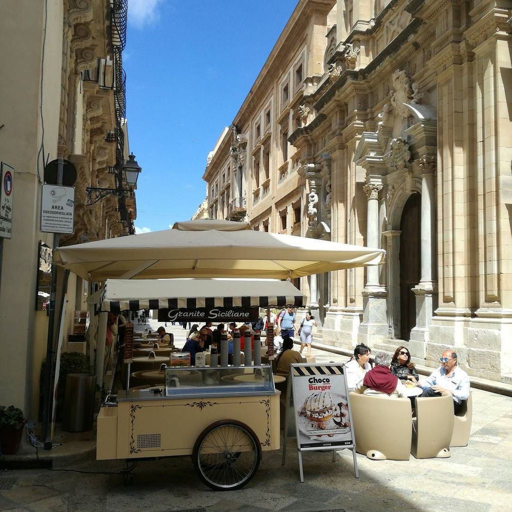 sicitalybrand's tweet photo. 🍹Granite siciliane🍹 in Corso Vittorio Emanuele a Trapani 📷 @davidemarchiori86
📍 #Trapani

#trapanimia #sicily #italy #blusky #street #picof… https://t.co/RGEThaLpLR