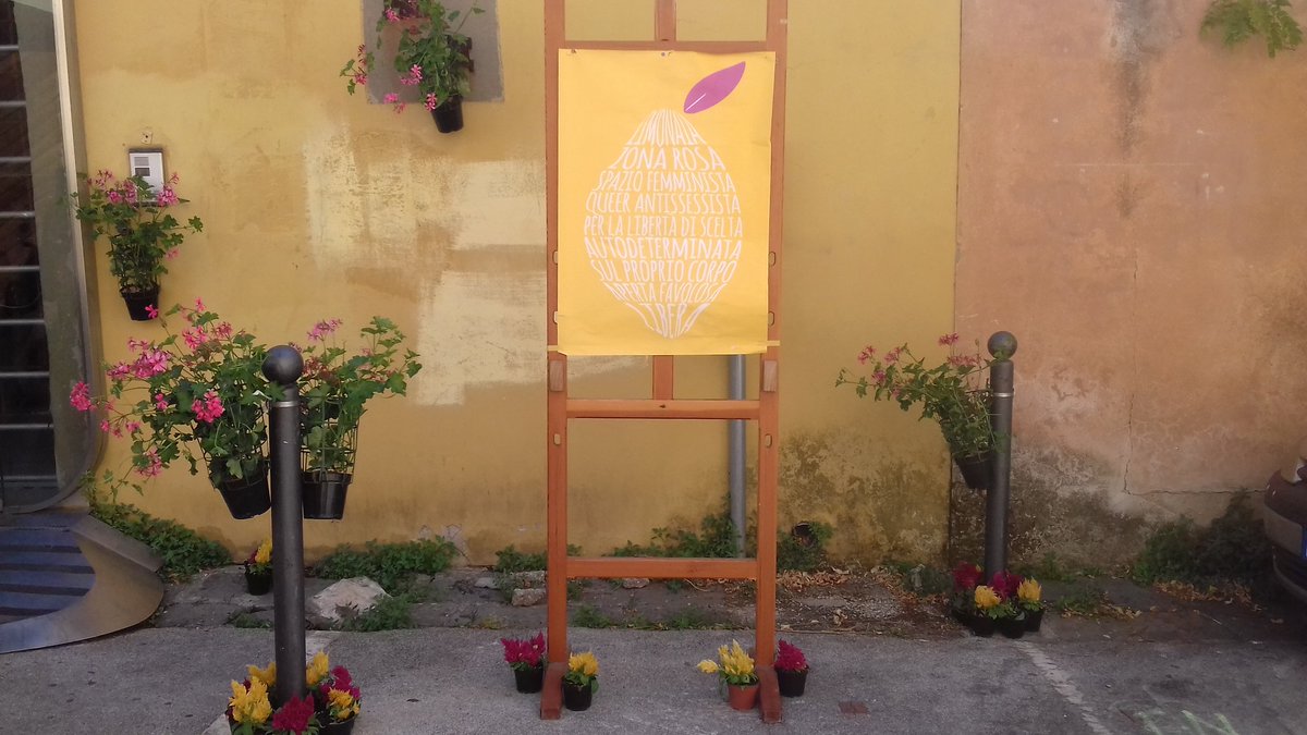 aQara_pisa's tweet photo. Bentornata @ZonaRosaPisa! Gli spazi femministi, aperti dopo #LottoMarzo, sono stati liberati di nuovo dall'inarrestata marea femminista. https://t.co/5knDOvqjbU