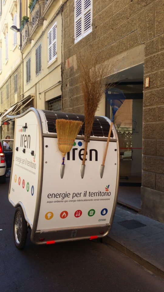 gruppoiren's tweet photo. Tricicli solari per mantenere pulita la città in maniera #sostenibile. Partito il progetto T-RICICLO @ComuneRE https://t.co/bl0pBSwbu4 https://t.co/h0E3mxYHy7