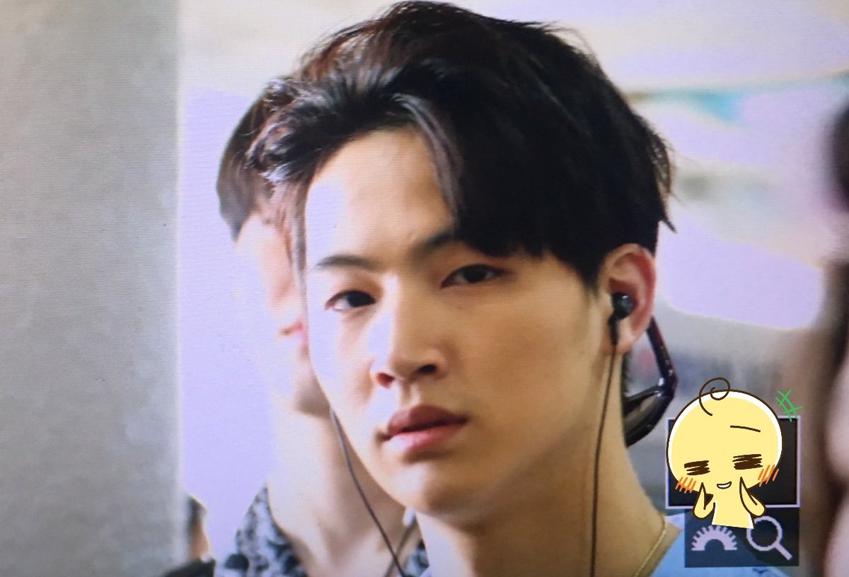 JBURE94's tweet photo. <PREVIEW> 170609
GMP Airport
┊😊
#갓세븐 #GOT7 
#제이비 #재범 #JB #Jaebeom https://t.co/gVeUYqzU0t