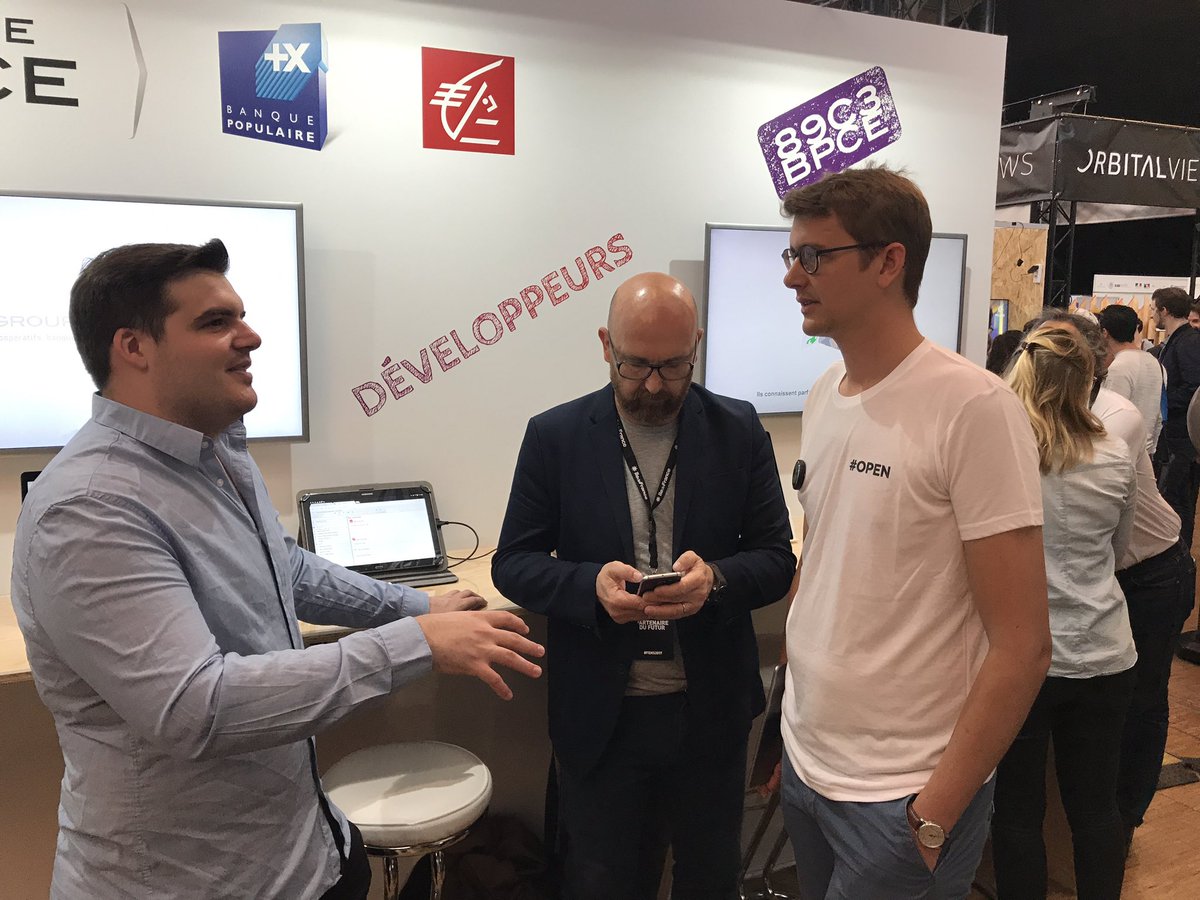 BaptSansJofre's tweet photo. #fens2017 #89c3 encore une belle rencontre : @Smoneyfr discute avec @Birdycent https://t.co/oxqUIxr58Z