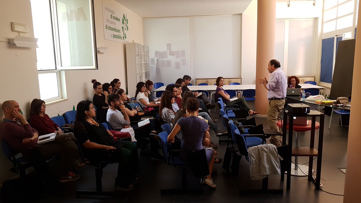 DamaSalento's tweet photo. Workshop con Pino Boccanfuso in progress...#damasalento #pugliacreativa #crescopuglia  #fondistrutturali @Coolclublecce @PugliaCreativa https://t.co/2dXSVFyFKD