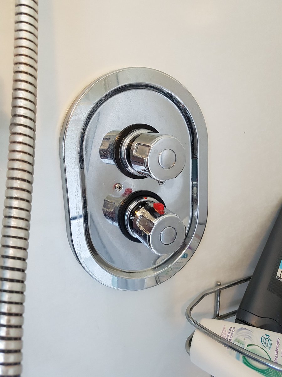 GWBPlumbing's tweet photo. Does any one know what make and model of shower this is? https://t.co/DoRkYnG16M