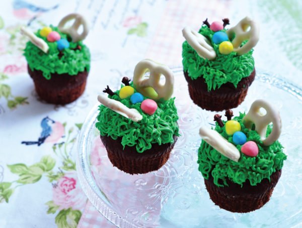 MutfaktaGuven's tweet photo. Kelebek Cupcake https://t.co/zULGGMboil https://t.co/95O3OxLmpl