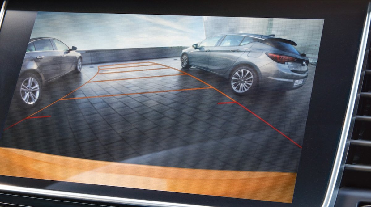 Die Zeiten von „Ein bisschen links...mehr rechts...nein, zurück." sind vorbei. #OpelMokka X bit.ly/UmparkenImKopf…