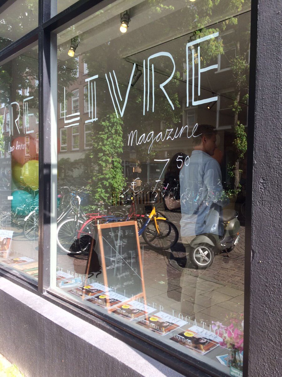 vandenbergnl's tweet photo. Lancering van het eerste LIVRE nummer in de pop-up store in Amsterdam, het nieuwe magazine voor de boekenliefhebber! #LIVRE #magazine #popup https://t.co/T3ZYvjo8ha