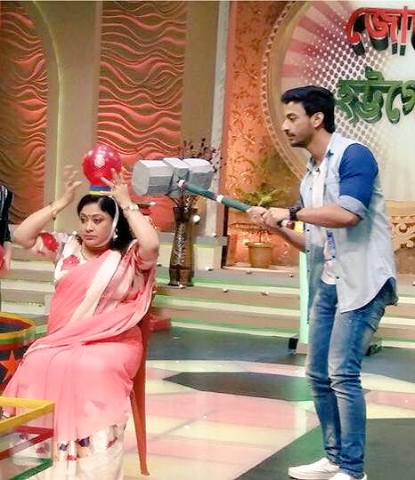 bonysengupta's tweet photo. To all the madness &amp; to all the happiness.. I love u maa.. Happy Birth Day my mother sxy 😄😜🎂😘❤️ @PIYAASENGUPTA1 https://t.co/VLkqgNx68Y