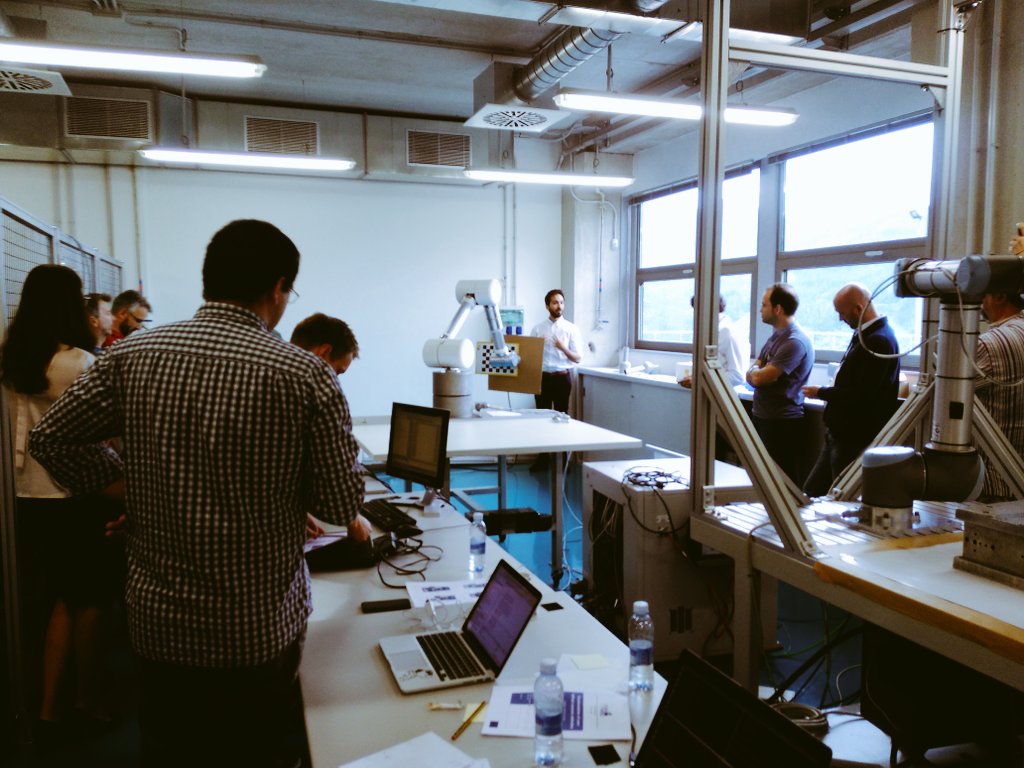 FourByThree_PRJ's tweet photo. Second demo resulting from the #IntegrationCamp, this time on #ergonomics, guided by @Ali_Shafti from @Kings_CoRe. #cobot #humanrobot https://t.co/y1OyKgwzNO