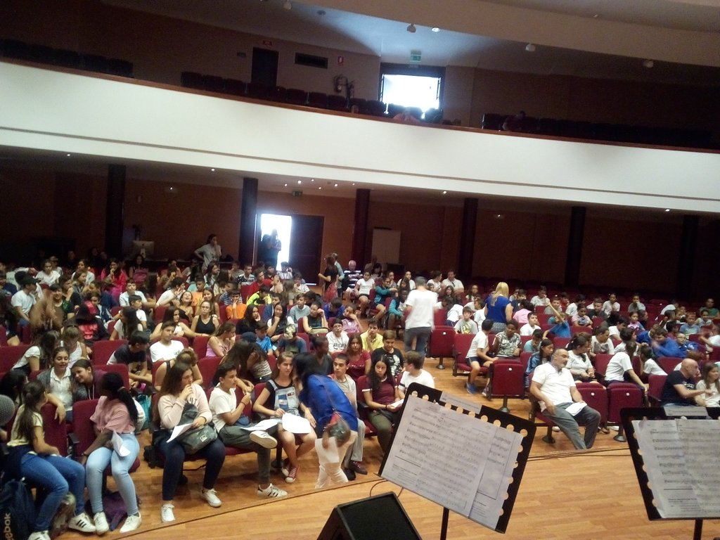 CEP_TenerifeSur's tweet photo. Muchos nervios en la platea del #Encue troEscolarPatrimonio Muchas ganas de enseñar todo lo trabajado en sus aulas #ContenidosCanarios https://t.co/I75d9WtvbN