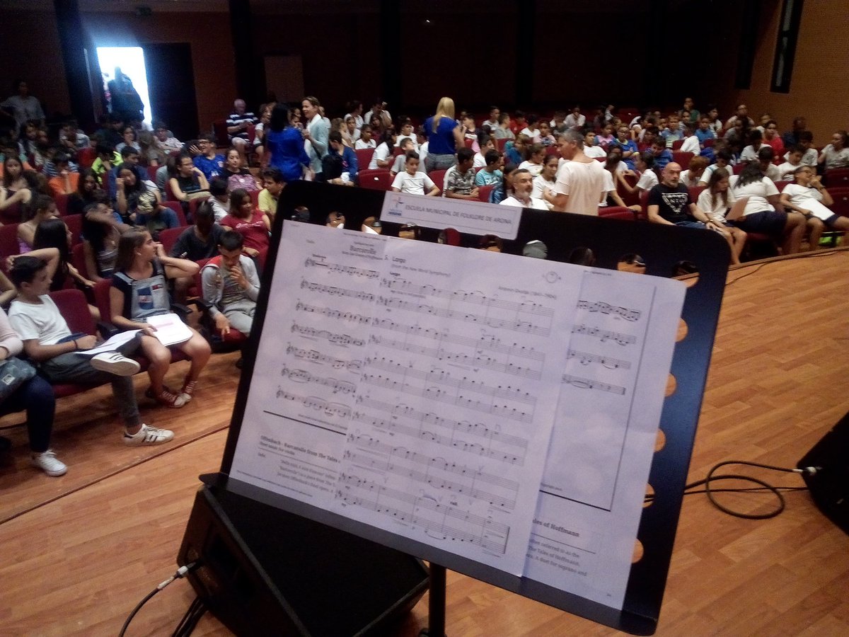 CEP_TenerifeSur's tweet photo. Muchos nervios en la platea del #Encue troEscolarPatrimonio Muchas ganas de enseñar todo lo trabajado en sus aulas #ContenidosCanarios https://t.co/I75d9WtvbN