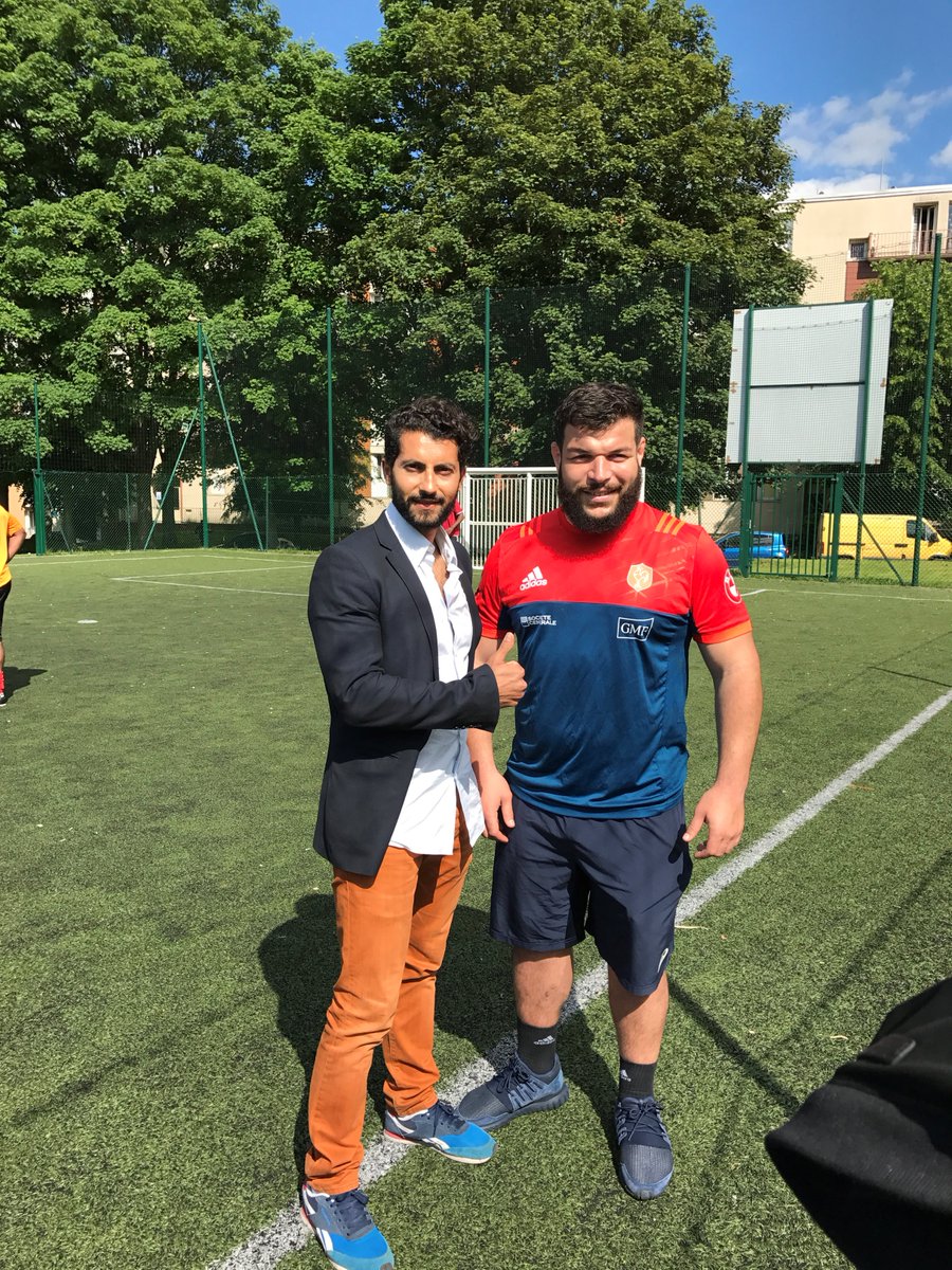 AdhalBaraANLD's tweet photo. @slimrab89 n'oublie pas ja jeunesse des quartiers #Sarcelles Comme lui, je la soutiens! Respect et bravo Rabah!!! 
https://t.co/nJIOVZH9m9 https://t.co/nth1voJS2Y