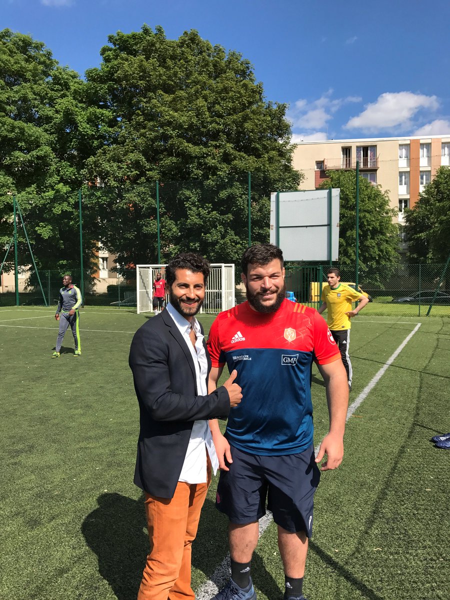 AdhalBaraANLD's tweet photo. @slimrab89 n'oublie pas ja jeunesse des quartiers #Sarcelles Comme lui, je la soutiens! Respect et bravo Rabah!!! 
https://t.co/nJIOVZH9m9 https://t.co/nth1voJS2Y
