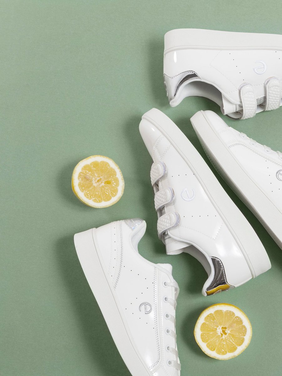 ScarpeScarpe's tweet photo. Per i nostalgici dei favolosi anni ’80. Sneaker total white dai dettagli metallici.
#Everydaywith #ss17collection #white #fashion https://t.co/1Gah8MCzC4
