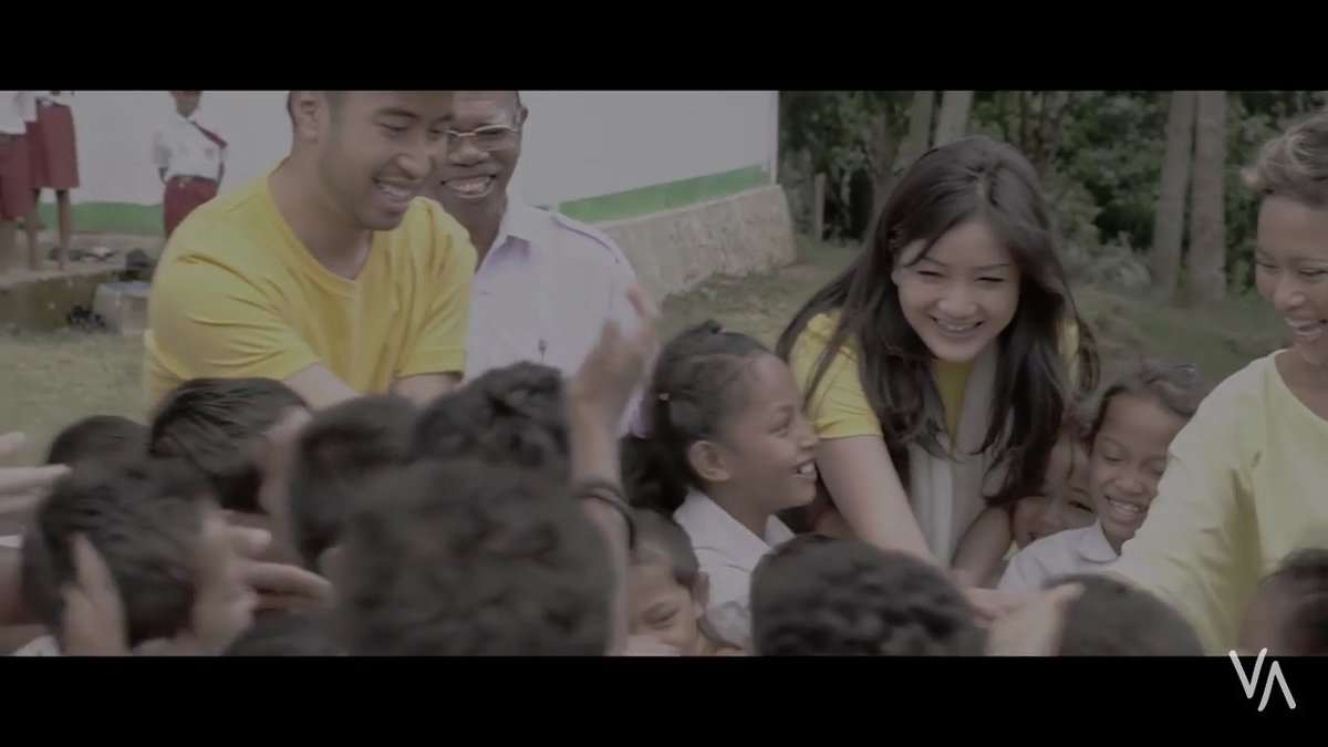 Keren sekali kak vidi...kita vidies bangga punya idola seperti kak vidi sangat menginspirasi <a href="/vidialdiano/">VIDI</a> #DefinisiBahagiaPianoVersion