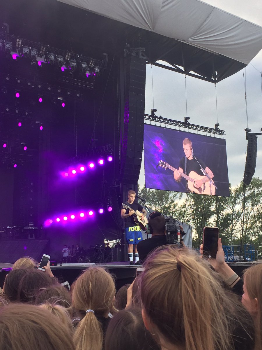 frids_bieber's tweet photo. Best night of my life! @justinbieber 🇩🇰 https://t.co/ziPjF0YqIM