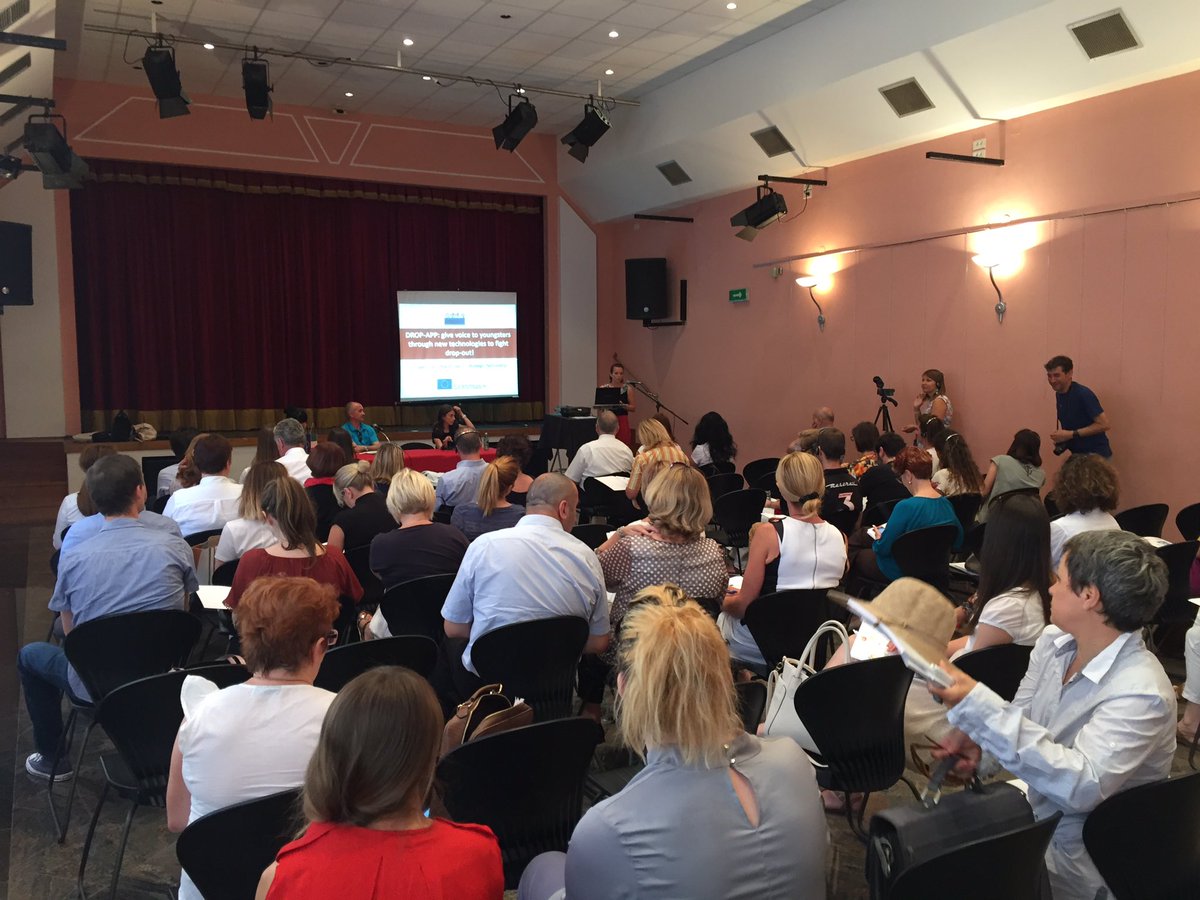 Civiform's tweet photo. @Civiform presenta a Pola i risultati del progetto @EUErasmusPlus  #DropApp 
Un modo innovativo per coinvolgere i ragazzi a #scuola https://t.co/O0Ja34EClT