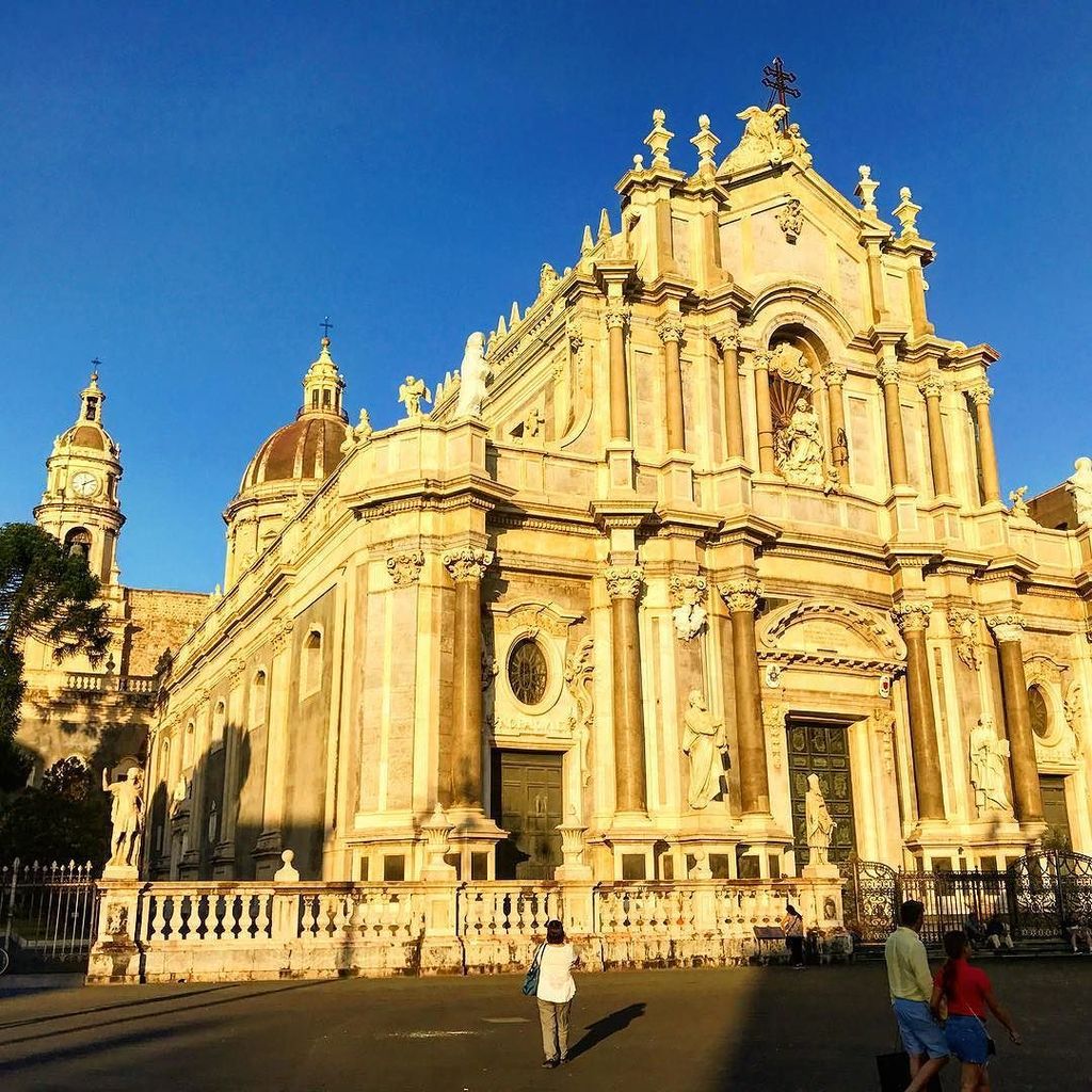 jojoska5's tweet photo. Duomo di Catania #catania #sicilia #sicily #igcatania #igsicilia #igsicily #duomo #travel #traveling #party #beach… https://t.co/zwY0pULkED https://t.co/xEdrJj3uGA