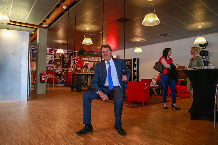 CodeGorillaNL's tweet image. It was a great honour to have mayor @evoosterhout at our #CodeGorilla HQ during the official opening of @GrowingWorkplac! #Codingbootcamp