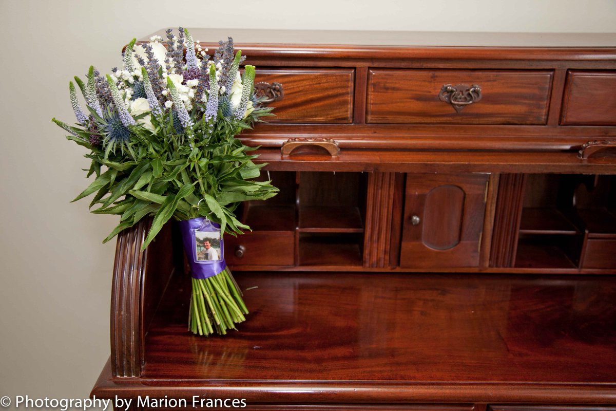 My latest #blog is out - how to honour lost loved ones at your #wedding. bit.ly/2rwSl1f   <a href="/Devon_Hour/">#DevonHour</a>
