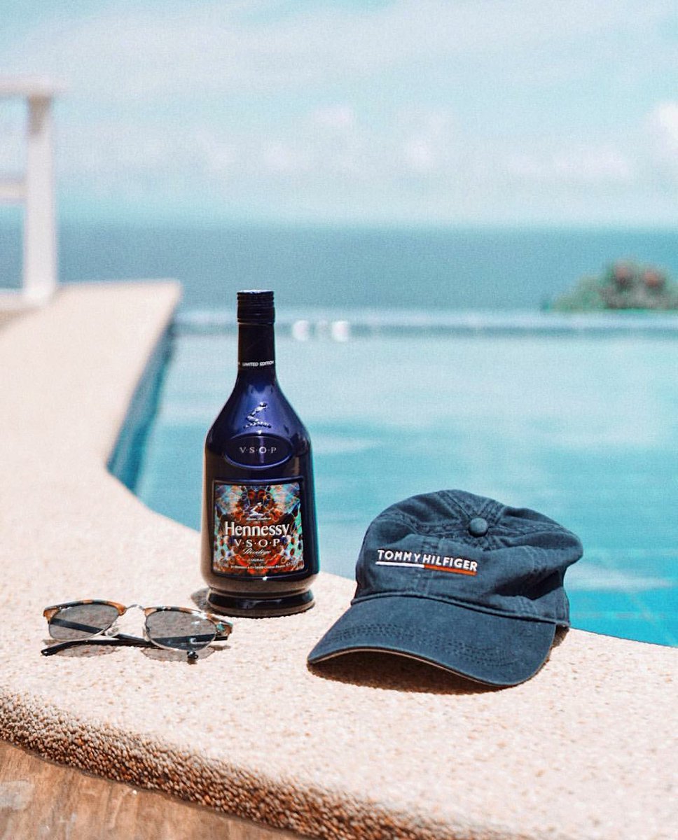 sunglasshavenph's tweet photo. Lounge by the poolside with the essentials, especially a pair of sunglasses from Sunglass Haven! 📷 @misspopquiz
#SunglassHavenPH
#alliscool https://t.co/W1Z49uGM8N